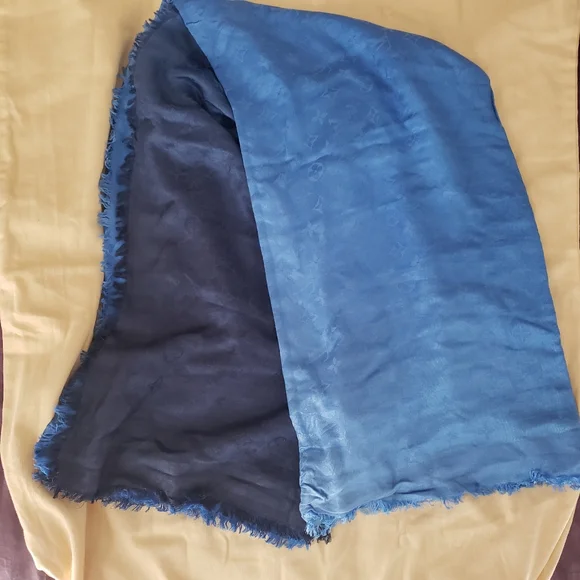 Limited Time Listing Authentic Louis Vuitton Classic Shawl Blue Ombre - Picture 6 of 9